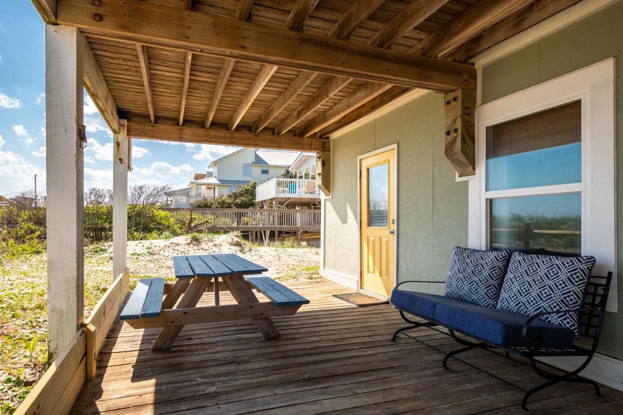 Beach Barracks By Oak Island Accommodations Exterior photo